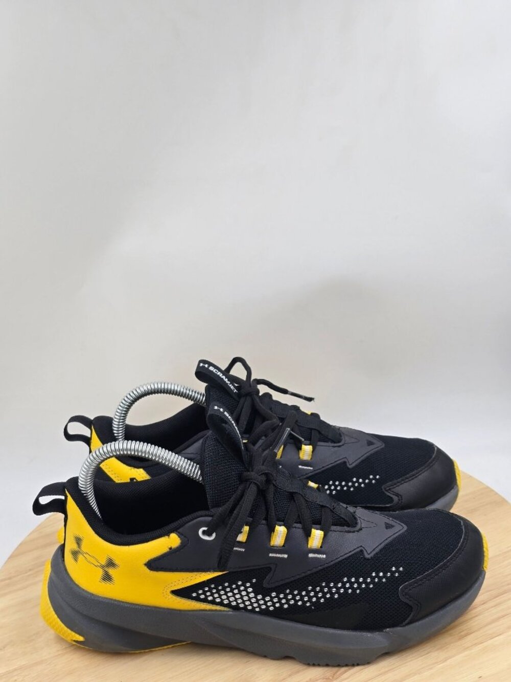 Under Armour Scramjet 6 boys' running shoes sz 7Y